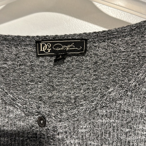 NWT- DG2, Colour block, Raglan Sleeve, Top. - Picture 5 of 11